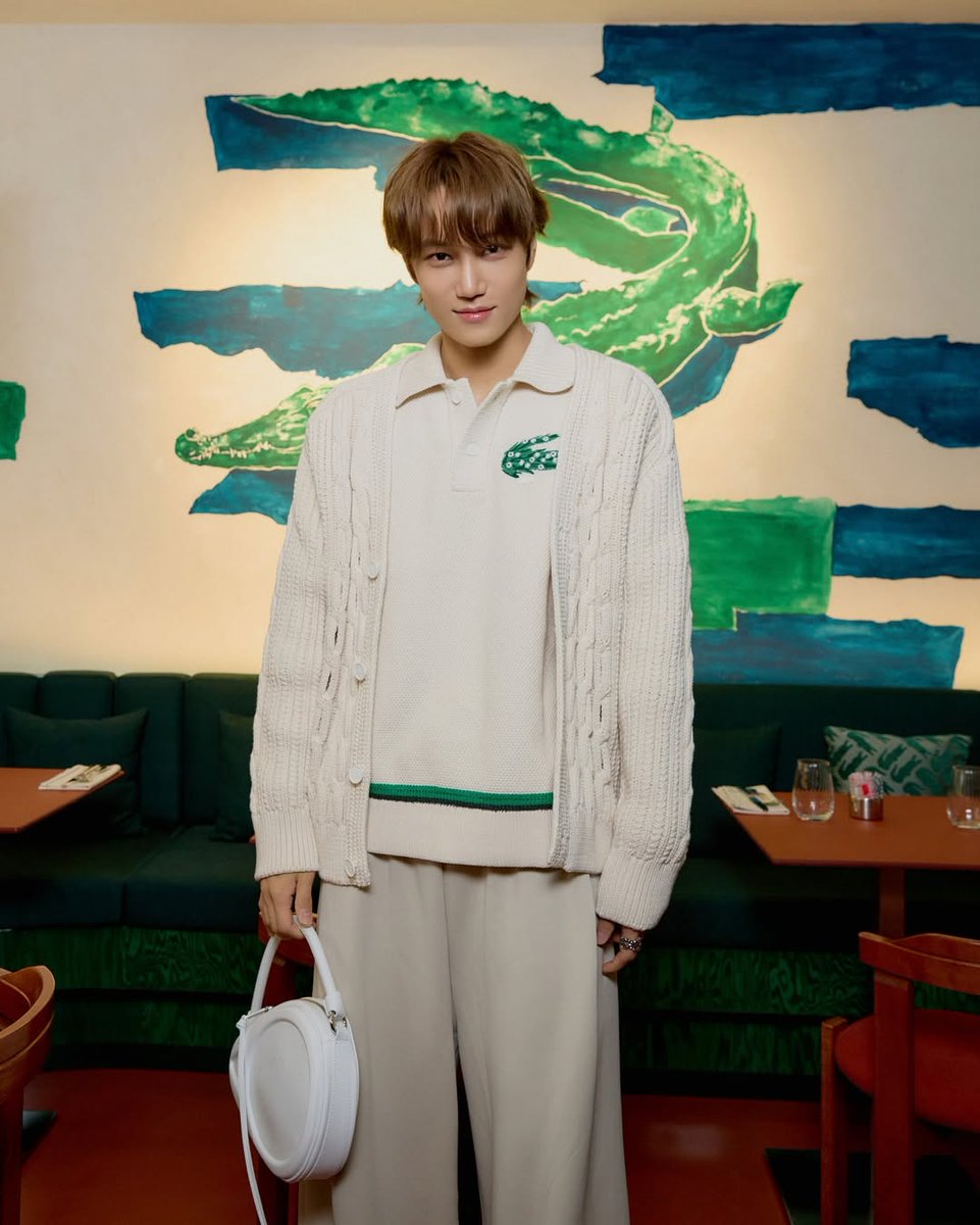 'KNOCK KNOCK!' tweet media