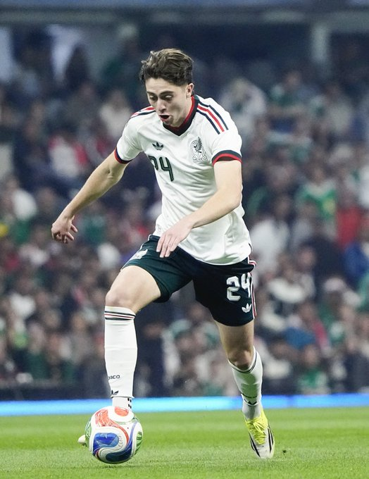 Statiskicks tweet media