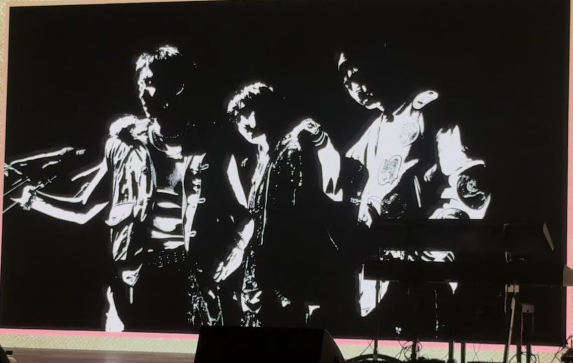 긴 3월이 드디어 끝났습니다! 신나는 4월이 왔습니다🤩🤩🤩! 421의 컴백으로 4월의 기운이 가득합니다! 함께 행복한 4월 맞이하러 갑니다🥰😍

421 B1A4 컴백👏
421 B1A4 컴백‼️
421 B1A4 컴백🥳

❤️💙🐻🐥🐶💜💚🍌
#B1A4 #신우 #산들 #공찬 #CNU #SANDEUL #GONGCHAN