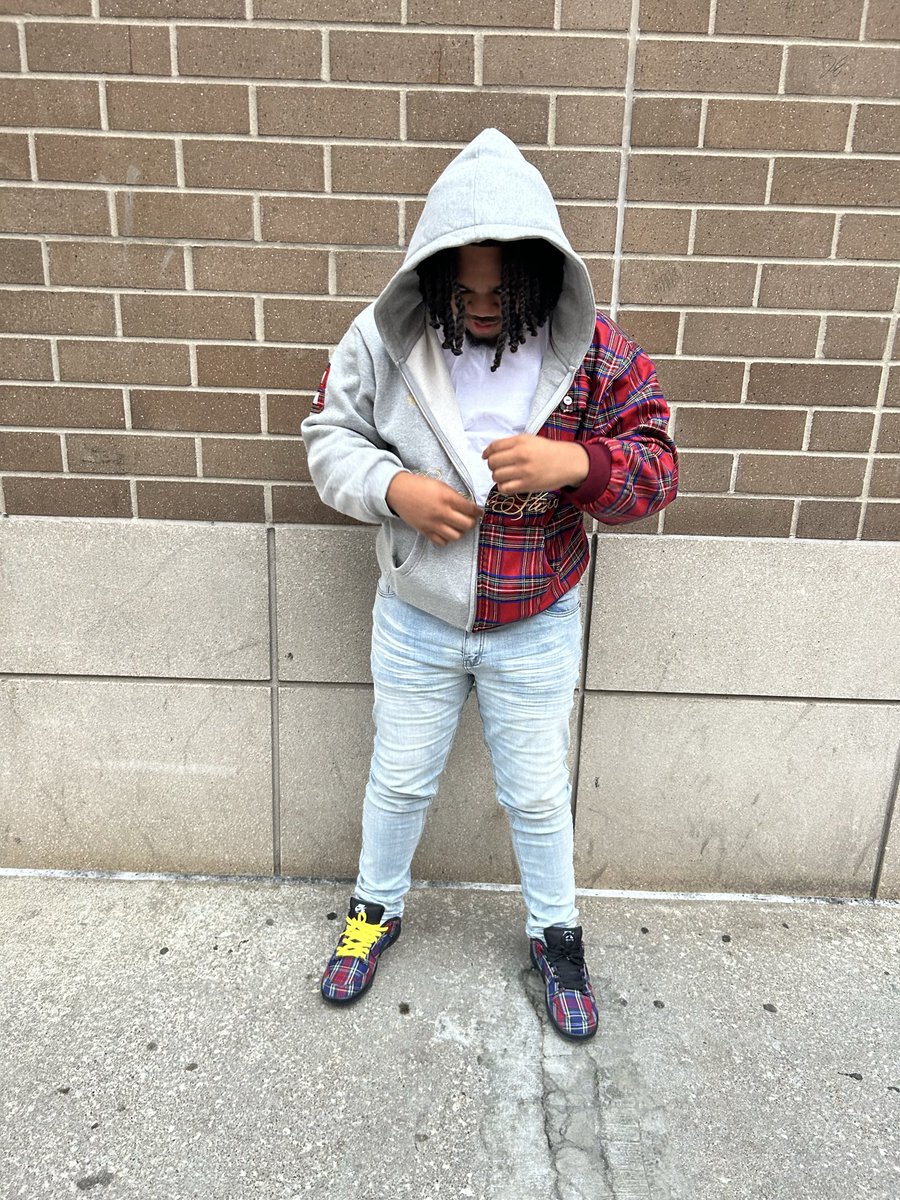 Freem0ney tweet media