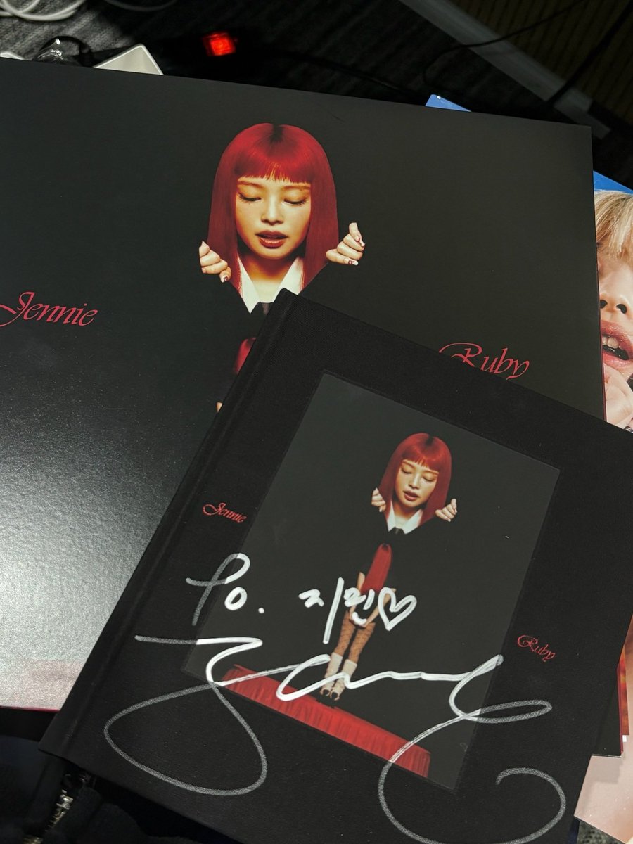 JENNIE NEWS tweet media