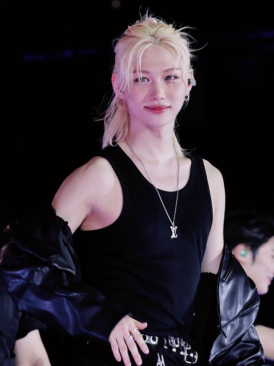 𝙱𝙱𝙾𝙺-𝙻𝙸𝙼𝙾𝙽𝚈 tweet media