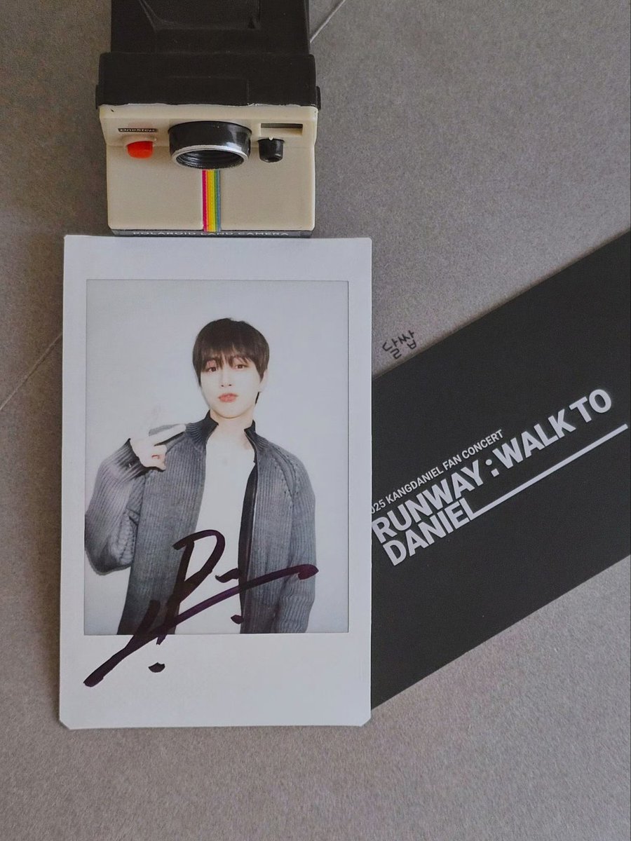 midnight_1210🩷🩶 tweet media