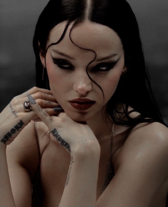 𝐑𝐈𝐕𝐈𝐄̀𝐑𝐄 tweet media