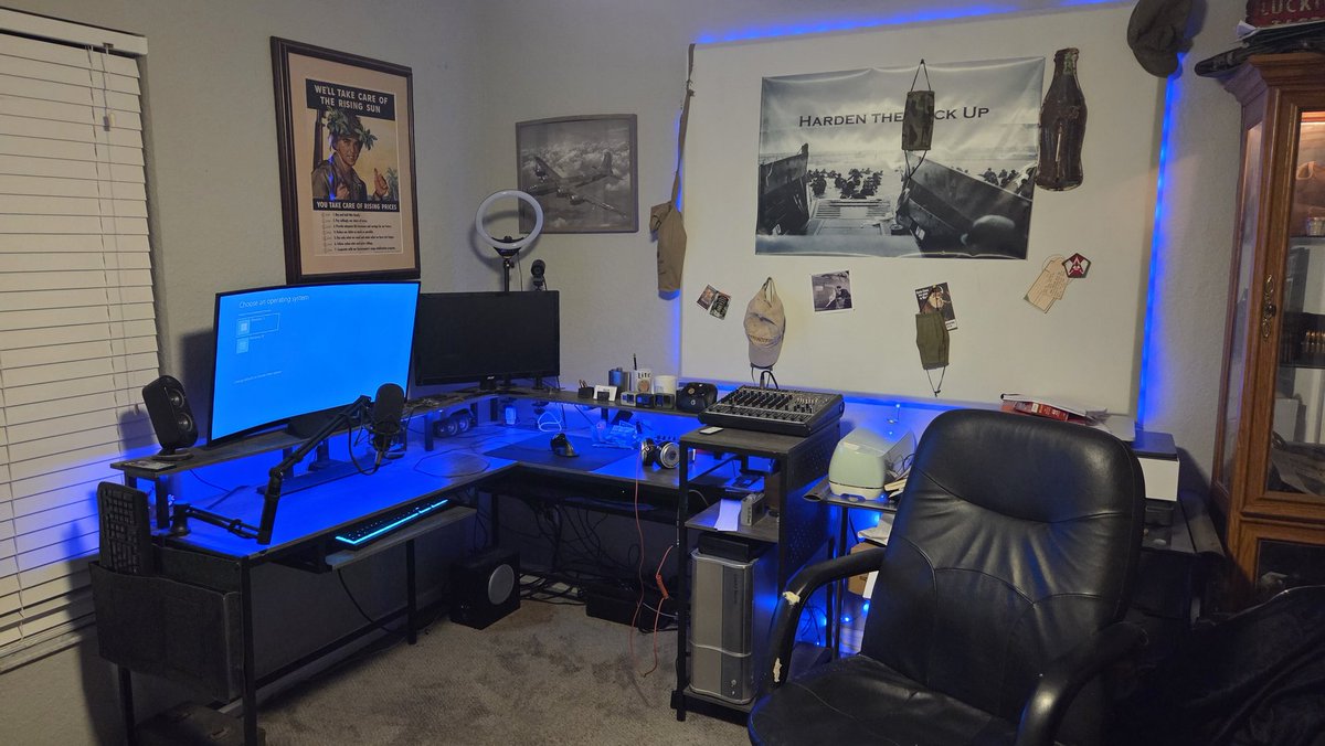 Donavin410's tweet photo. @heisei_kojirase WWII podcast studio. https://t.co/IE9w0iYdTt