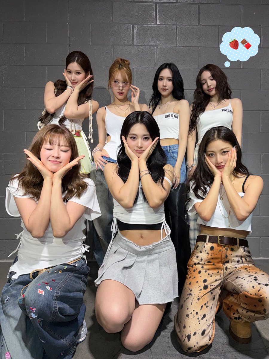 TWICE Bot tweet media