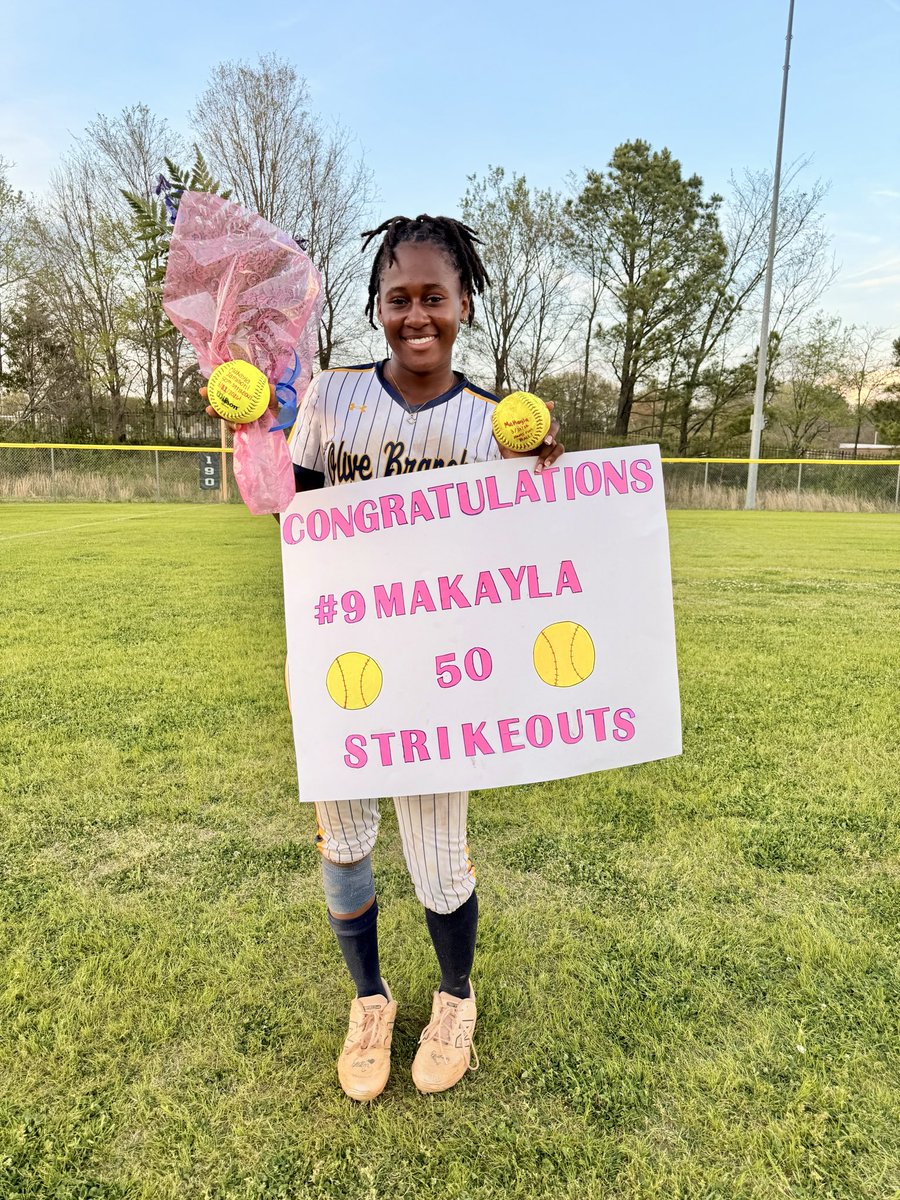 MakaylaJ2029's tweet image. So much excitement tonight! Great team win, but now we prepare for tomorrow! #keepworking #teamwork 
@OBHS_Softball @dorianedwards_ @FlyHighTank @LineDsoftball @PrepSoftball @ExtraInningSB @D1Softball @LineDsoftball @DirectRecruits @softball_champ1 @CoastRecruitsSB @CoastRecruits