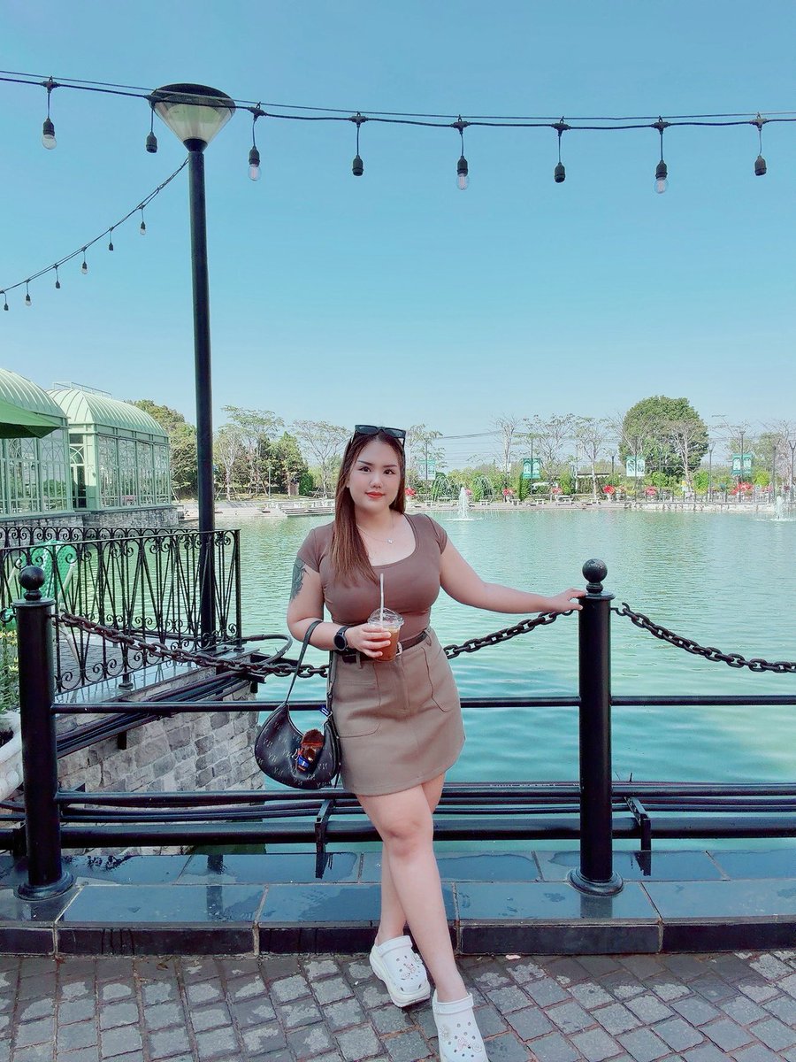 ถ้าเธอชอบคนรวย 
รอเราถูกหวยก่อนได้เปล่า 🤭

สอบถามจองคิวได้นะคะ❤️