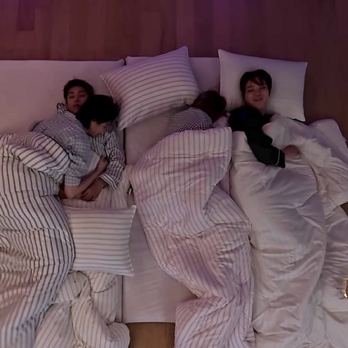 🍍 (CENSOR NAME!) tweet media