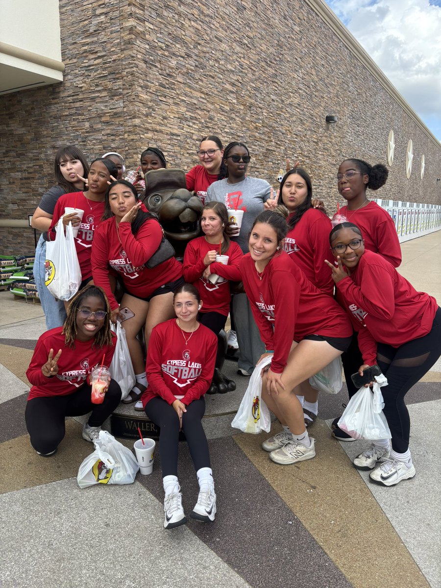 Cy Lakes Softball tweet media