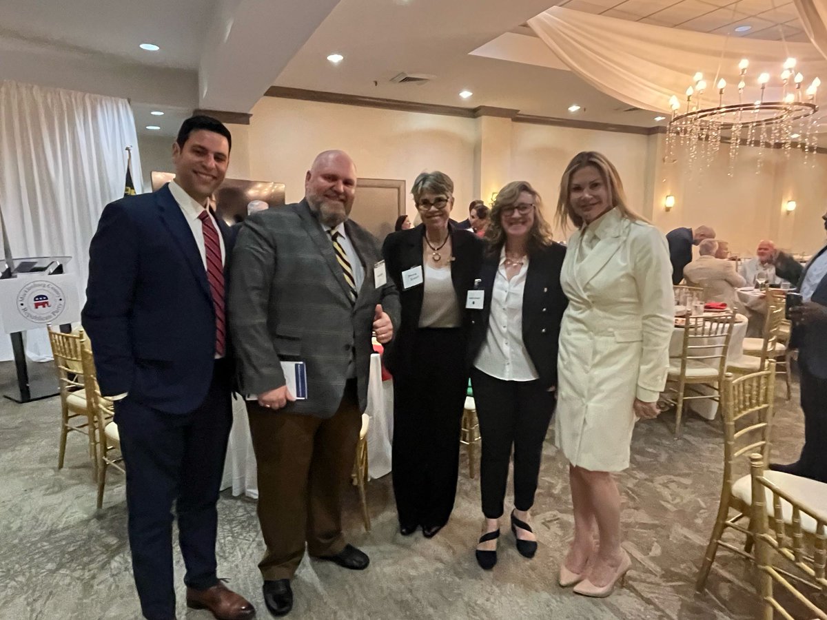 meckgop's tweet image. Huge turnout tonight at the LDRT Dinner hosted by MeckGOP! 🔥

An incredible night of energy, patriotism, and Republicans coming together to win. This is how we build momentum and keep moving forward! 🇺🇸
#MeckGOP