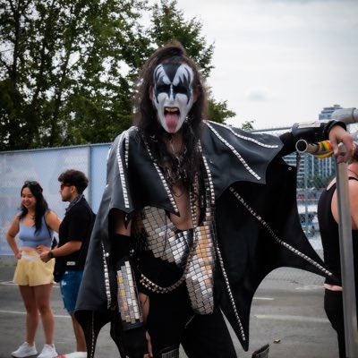 NotSubwayJared's tweet photo. #NewProfilePic https://t.co/crV0ereutS