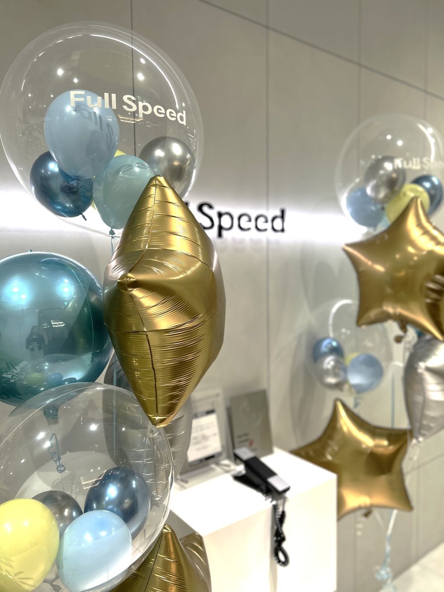 Fullspeed_saiyo's tweet photo. ＼入社おめでとうございます！／
フルスピードでは本日4月1日に入社式を行いました。これから社会人となる26新卒の皆さま、改めておめでとうございます✨
エントランスのきらきらバルーン、とても華やかです😆🎈！
#入社式 #新入社員 https://t.co/e22SzzIhS1