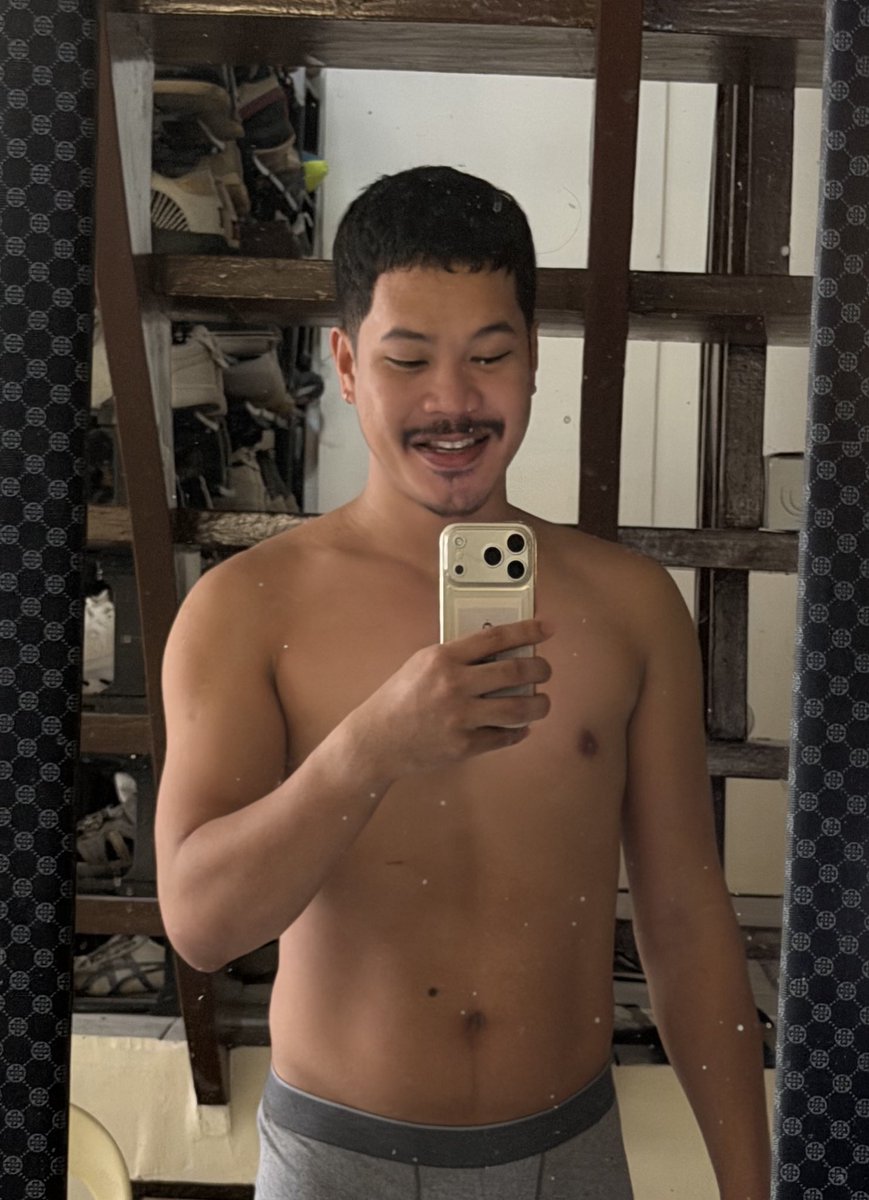 eeypibertday's tweet photo. Flat talaga yung tummy pag bagong gising🤪 https://t.co/9BxSx30lpk