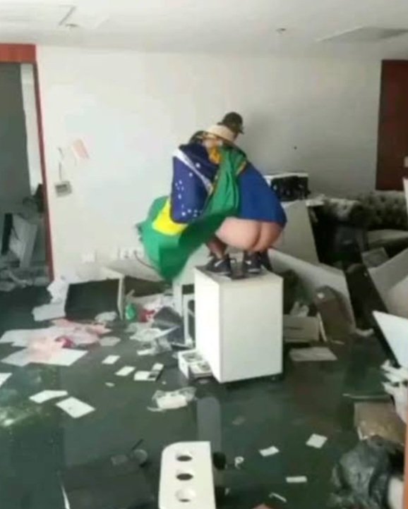 Adriana Souza tweet media