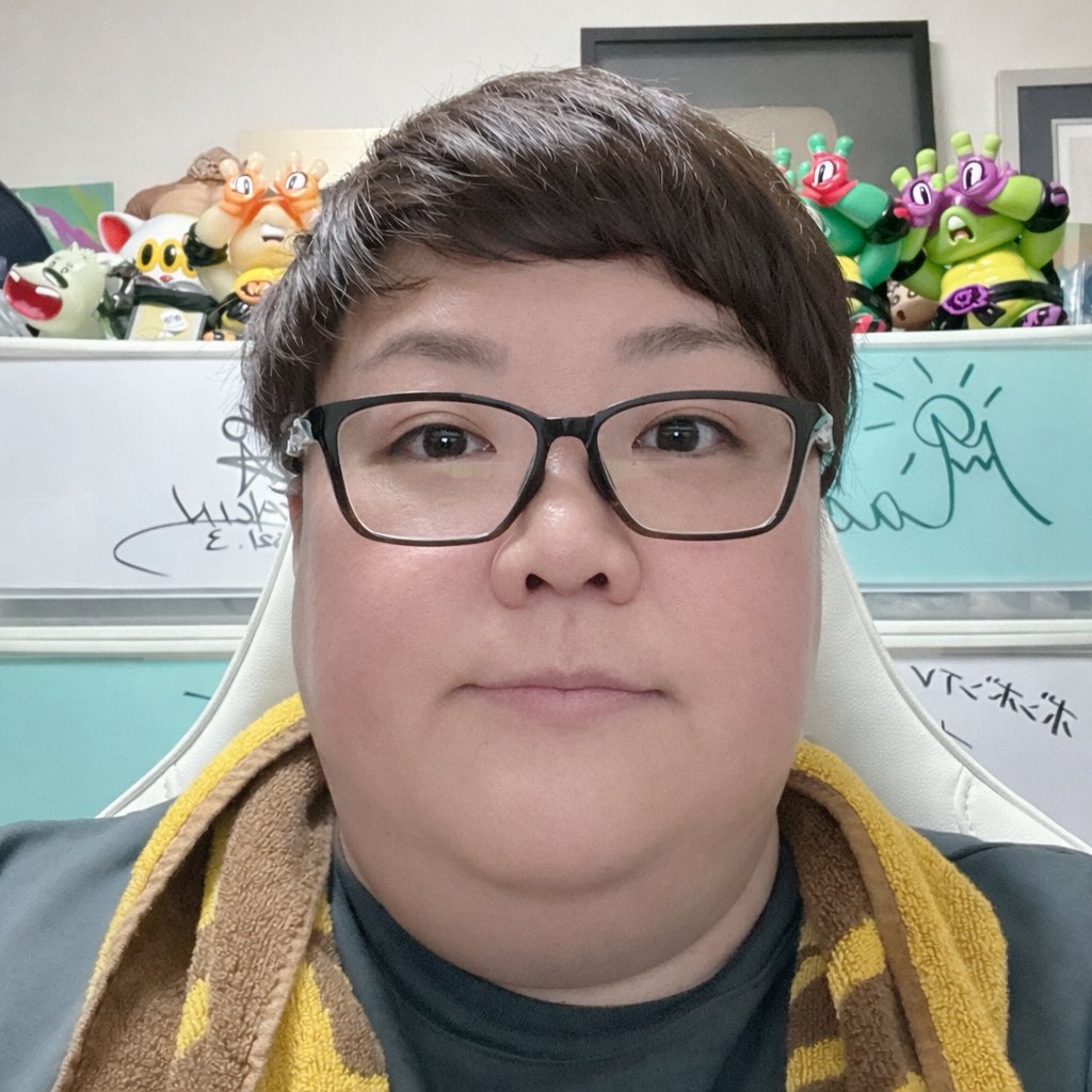 デカキン tweet media