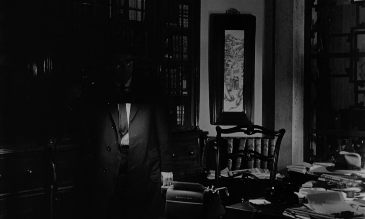 James Wong Howe was in the lab cooking up 10000 different sinister chiaroscuro lighting schemes for Burt Lancaster’s face and glasses, master at fucking work