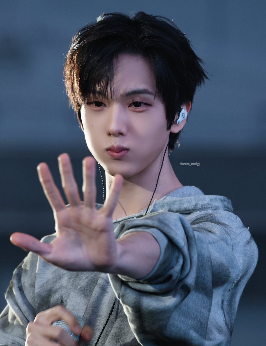 팬들의 사랑을 먹는 지성이🐹

#AprilFoolsDay #만우절 #지성 #JISUNG