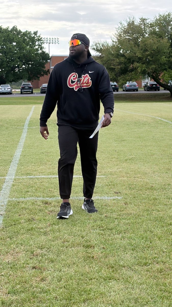 coach_lakes's tweet photo. Day  1️⃣ Spring Development 🔴🟡🧊 https://t.co/ZNGNJevdyW
