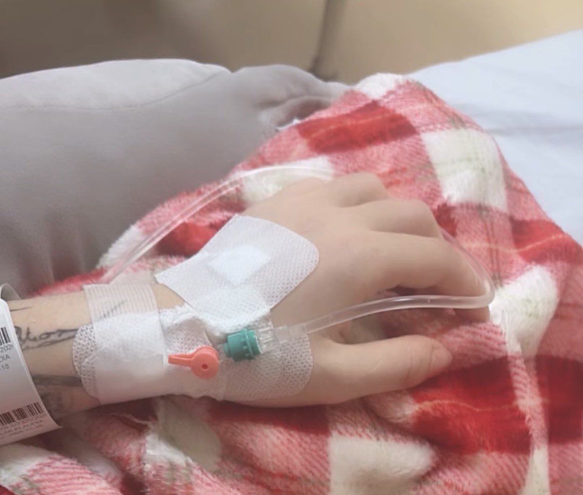 lilyxstrawberry's tweet photo. rzeczy na które cierpię po ED, pomimo że nie dobiłam do niskich BMI, bo moje najniższe to było 17.8, i nie są to “milutkie” rzeczy, czyli bez owijania w bawełnę, i czm warto przejść na reco ZANIM będzie za późno, thread dla tych którzy myślą o reco :) -> https://t.co/6RJvgHQuSB