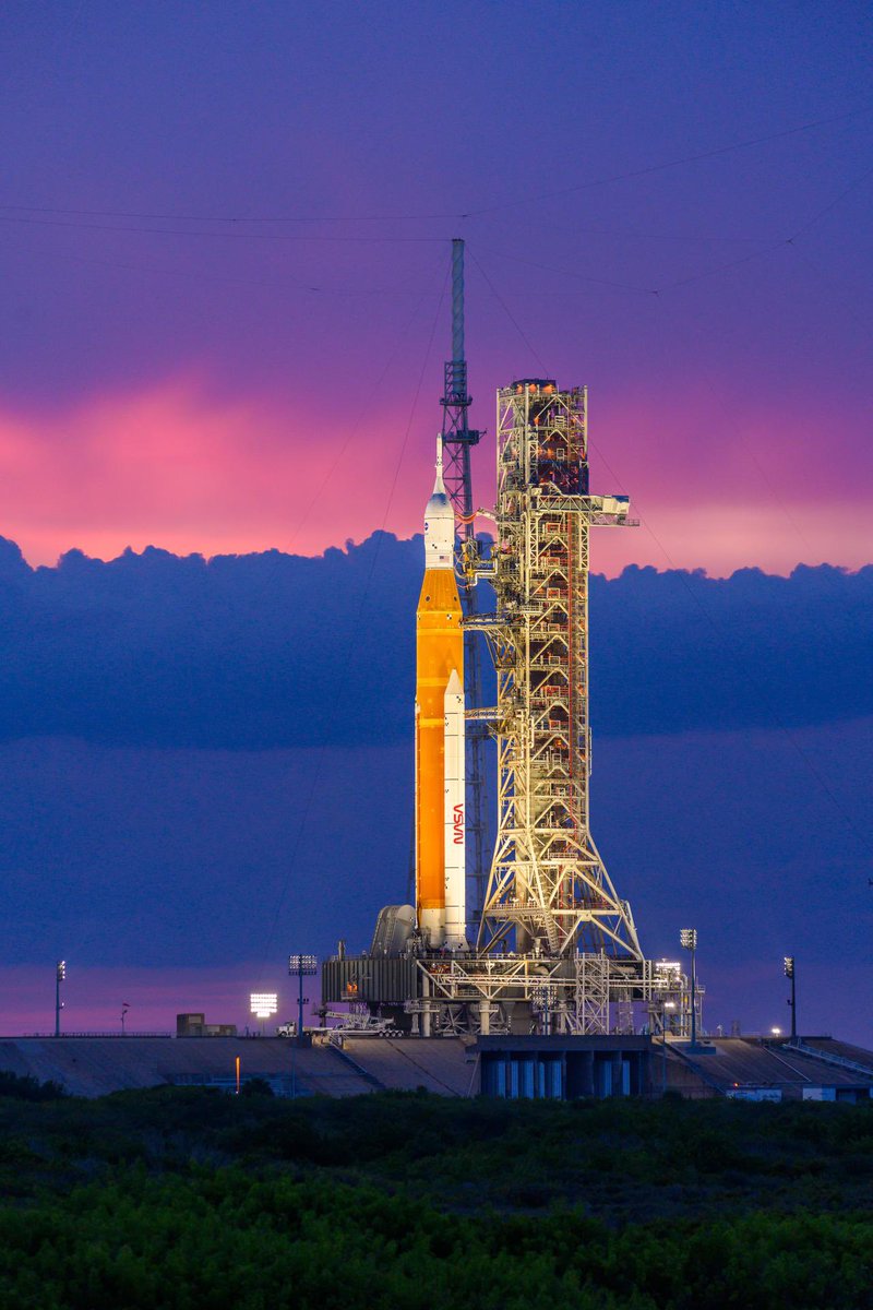 SarahLee_Hooper's tweet photo. Artemis II live stream 🚀🌕
Watching with @Erdayastronaut  - best breakdowns as always

Join here: [4K] Watch NASA Send Humans To The Moon LIVE!!! #Artemis2 https://t.co/ojdMYX702A via @YouTube

#Artemis2 #NASA #SpaceLaunch #EverydayAstronaut https://t.co/TpbaJaEI6o