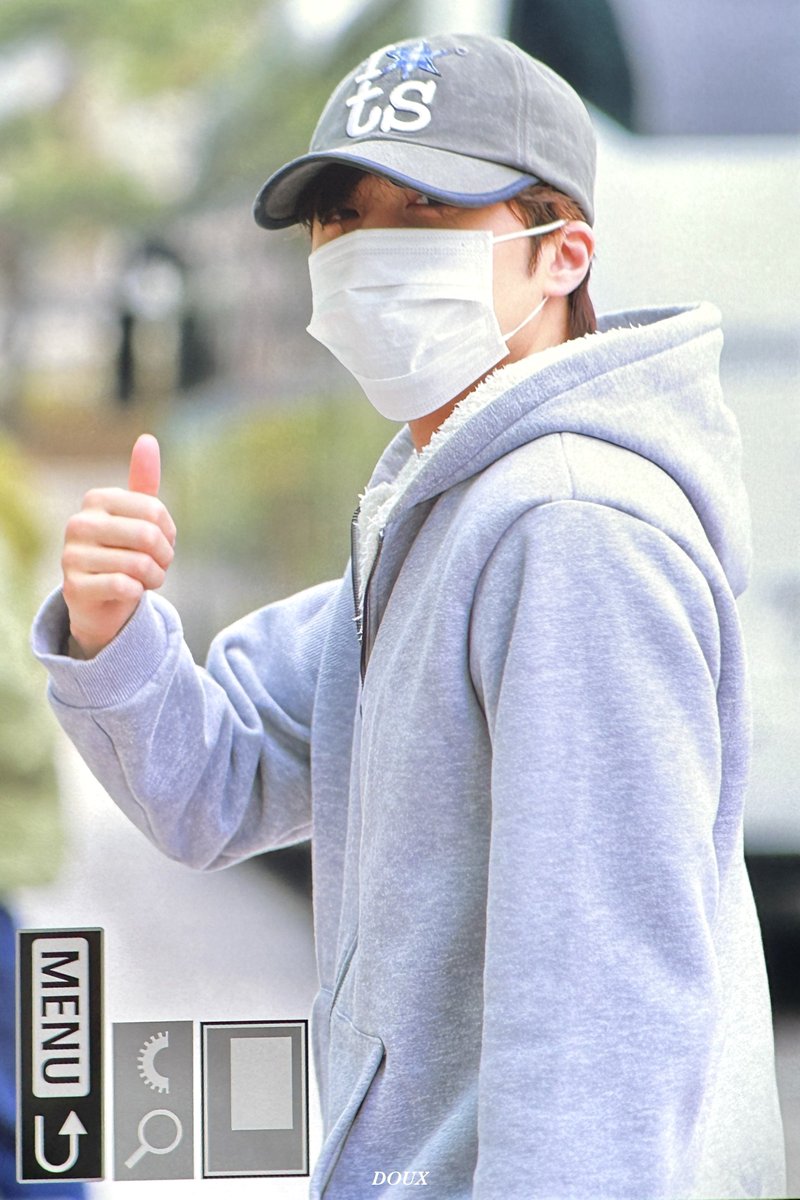 𝑫𝑶𝑼𝑿 tweet media