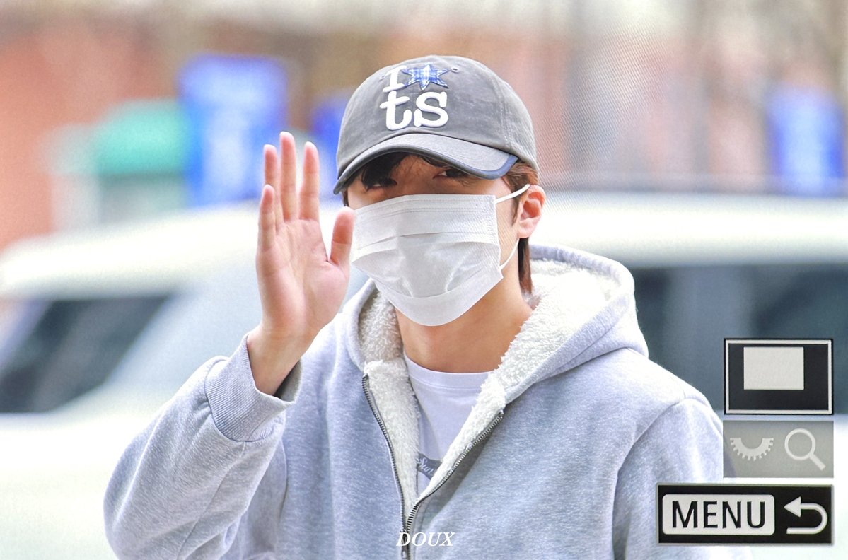 𝑫𝑶𝑼𝑿 tweet media