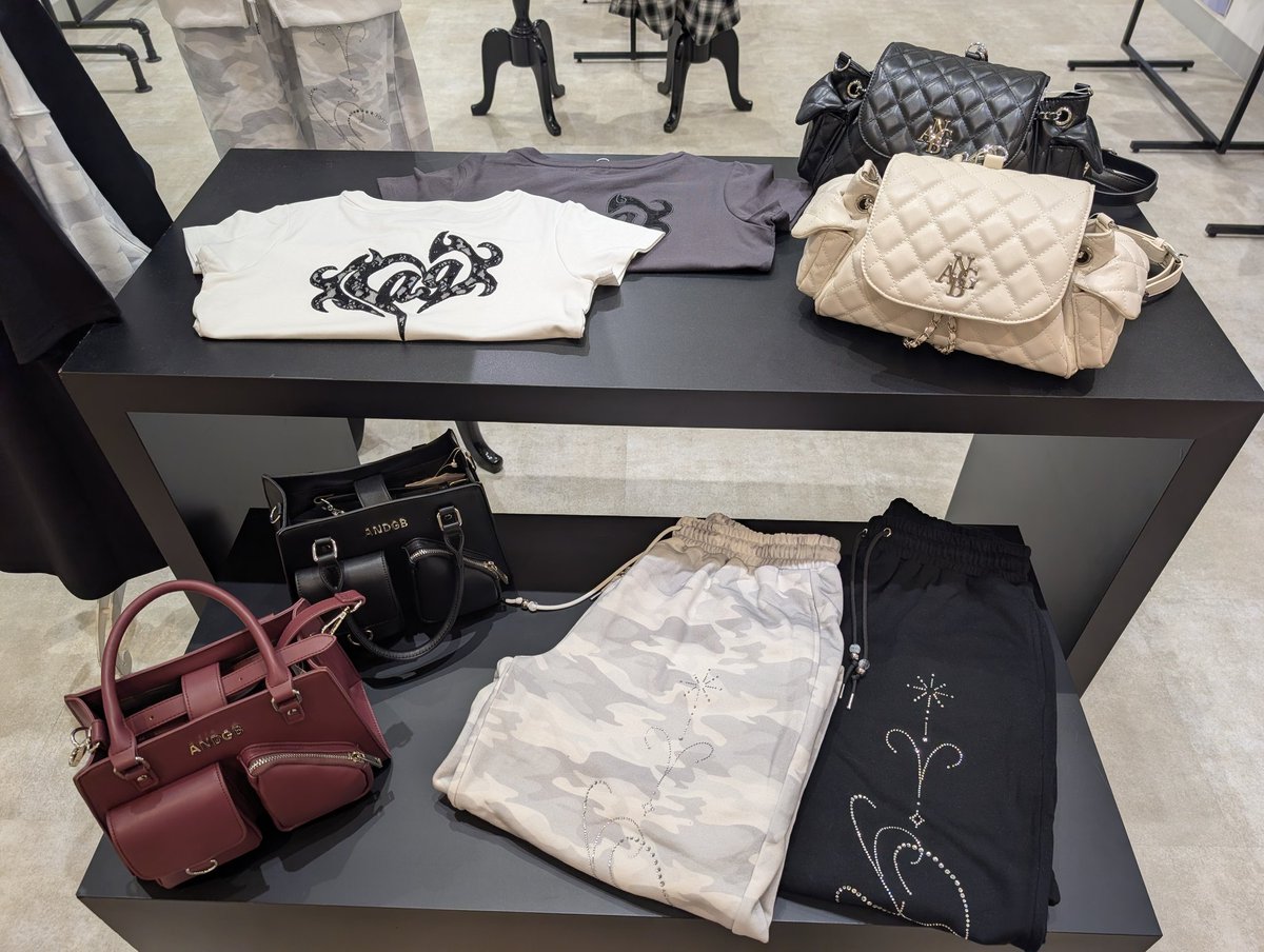 tomonkey1967's tweet image. 本日より梅田のESTにてPOPUPSTOREがスタート
早速行ってきました。
5日にはイベントも開催
楽しみだ😊

#村瀬紗英 #ANDGEEBEE #POPUPSTORE
#estumeda