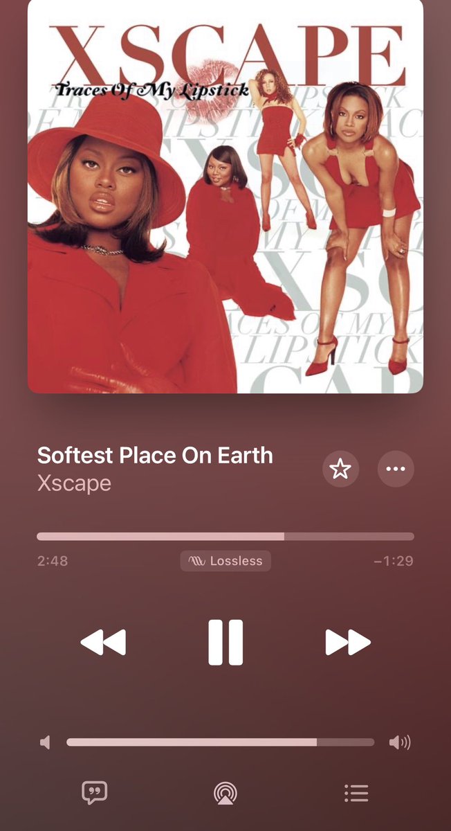 I still close my eyes every time this comes  on 😭❤️🎤