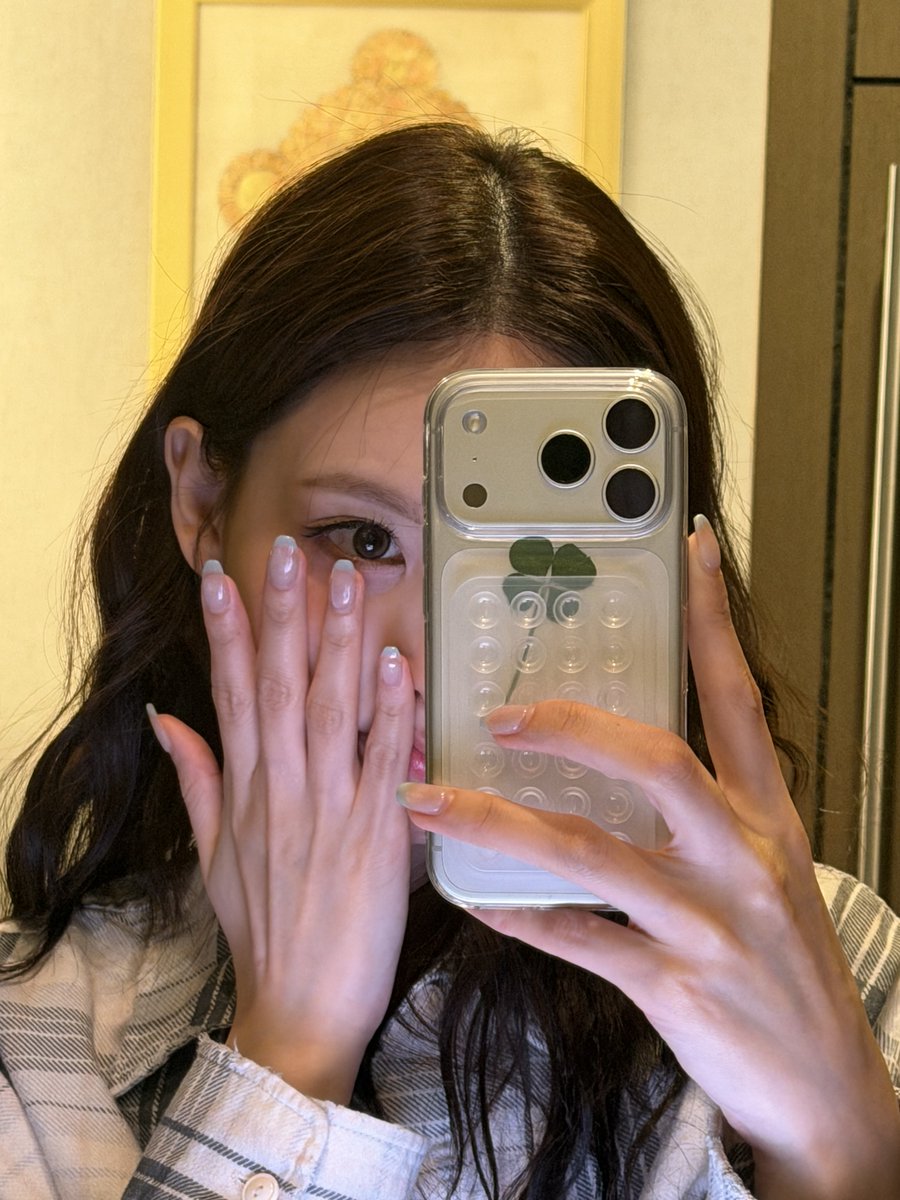 nayeonator tweet media