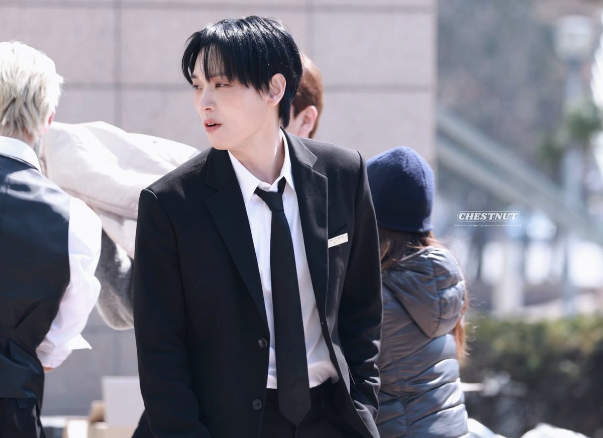 데비 tweet media