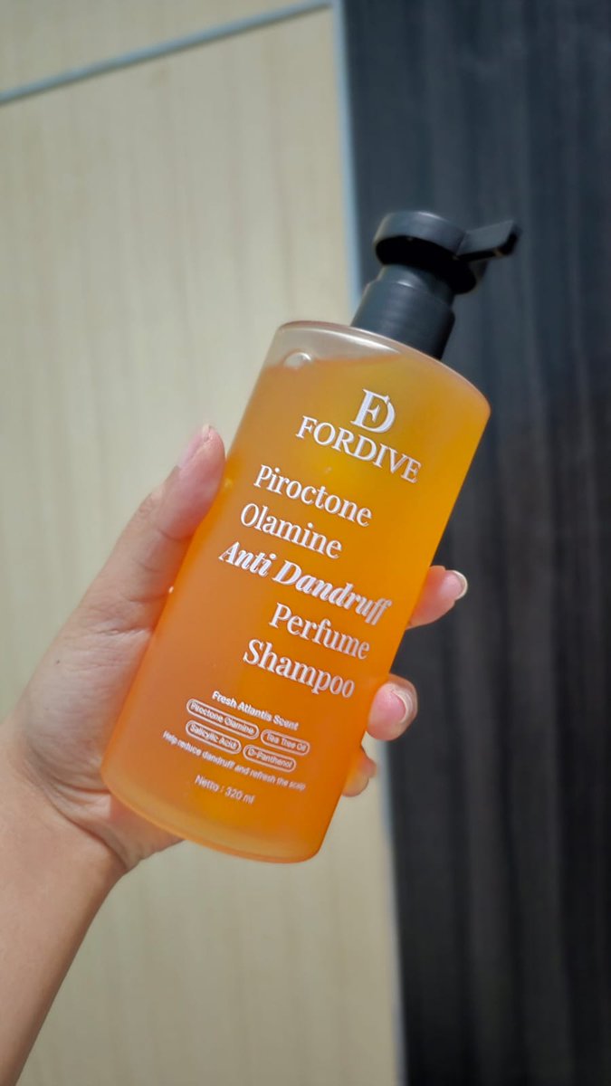 Diianaandi's tweet photo. Gak nyangka shampoo ini bisa bikin ketombe aku kalem dalam beberapa hari 😭✨ https://t.co/RDLzQsncp4