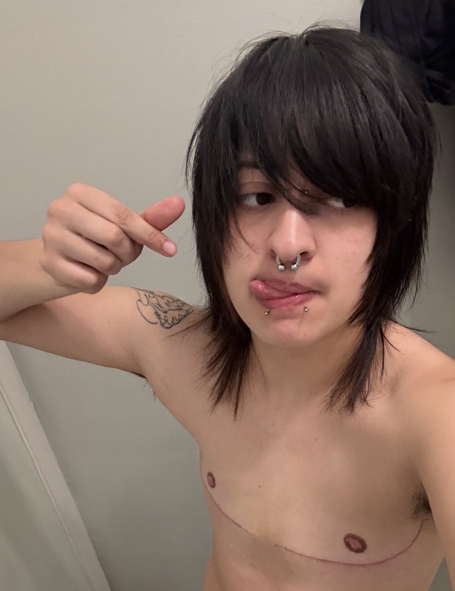 venus as a lesbianboy tweet media