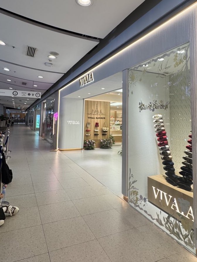 centralwOrld tweet media