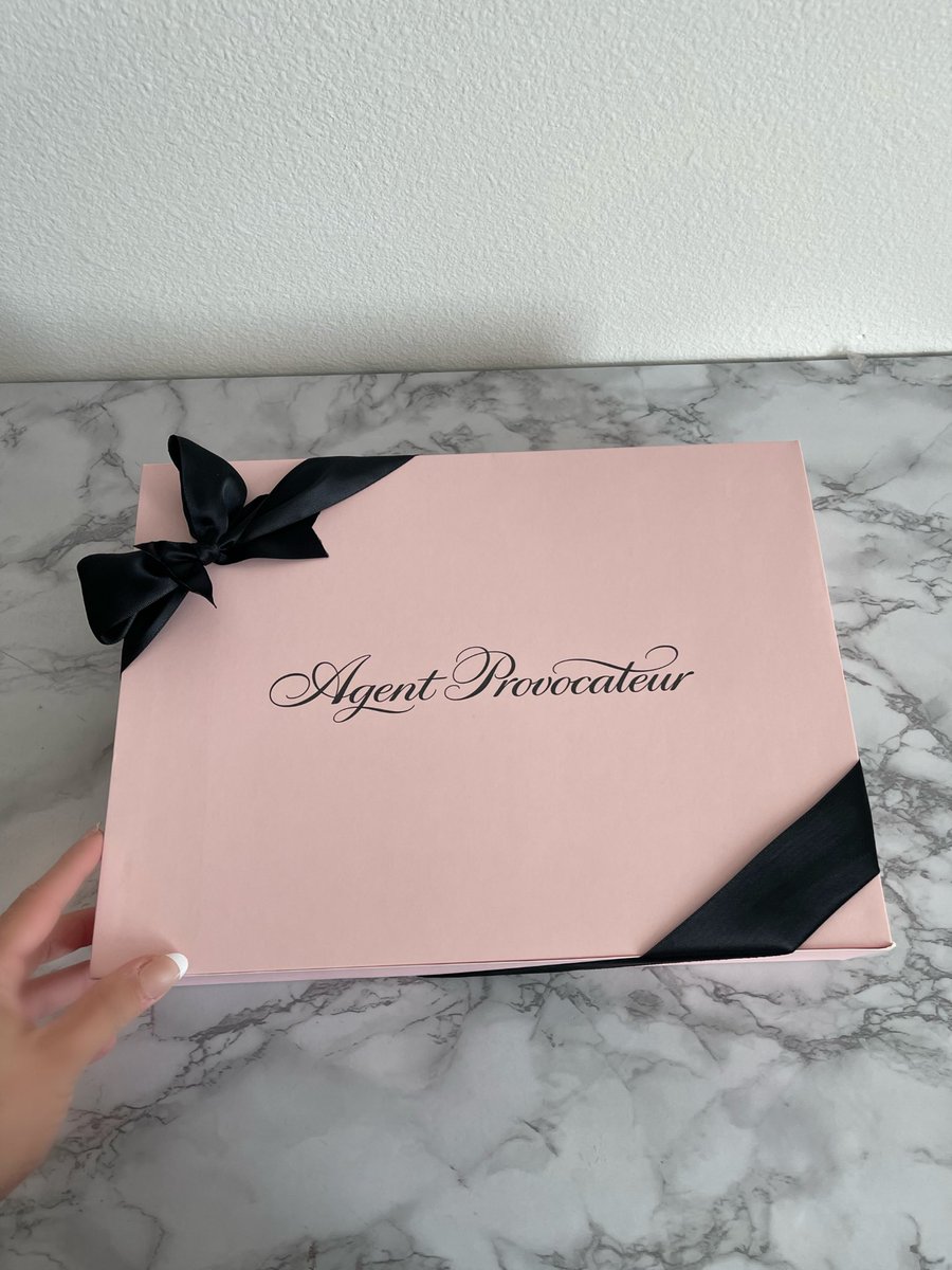 Amelia Agassi • San Francisco tweet media