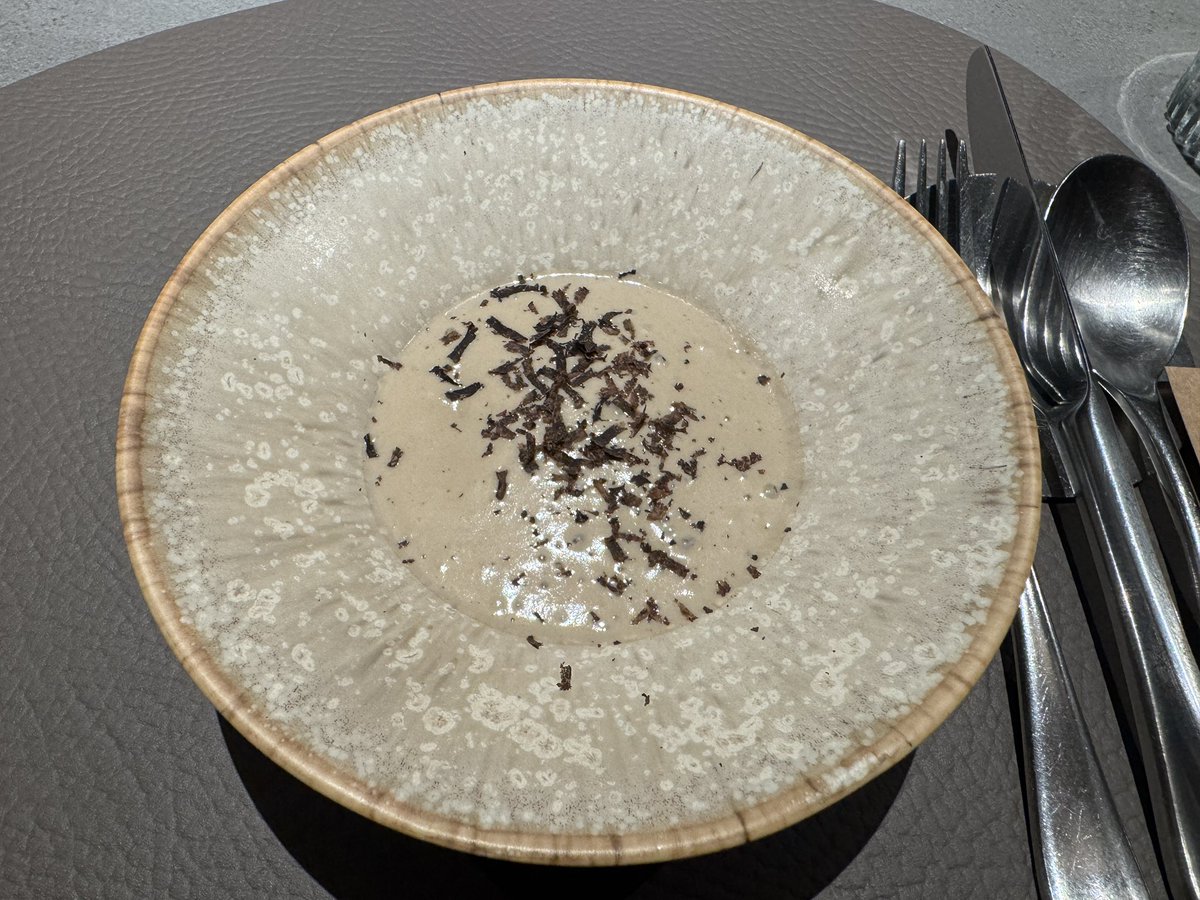 HopeskyD tweet media