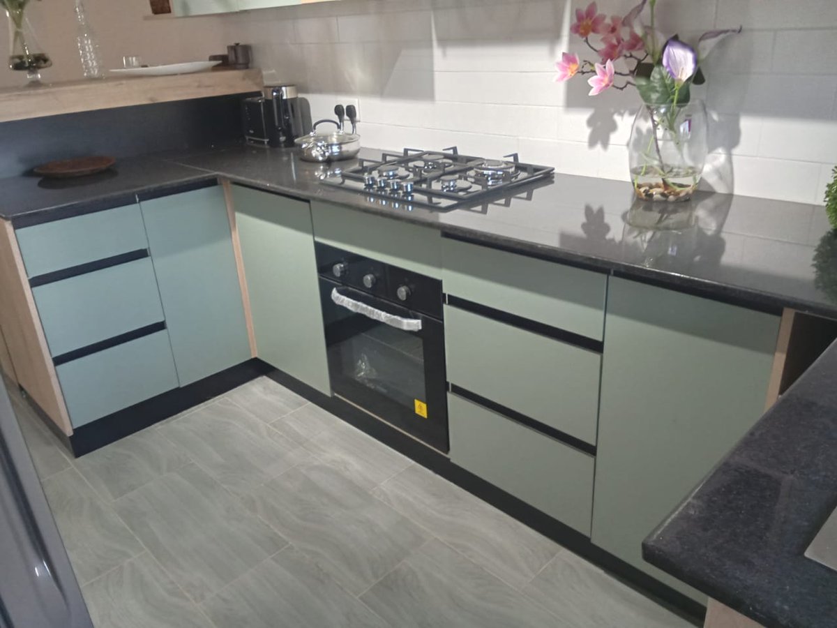 Kitchen & Kabinets tweet media