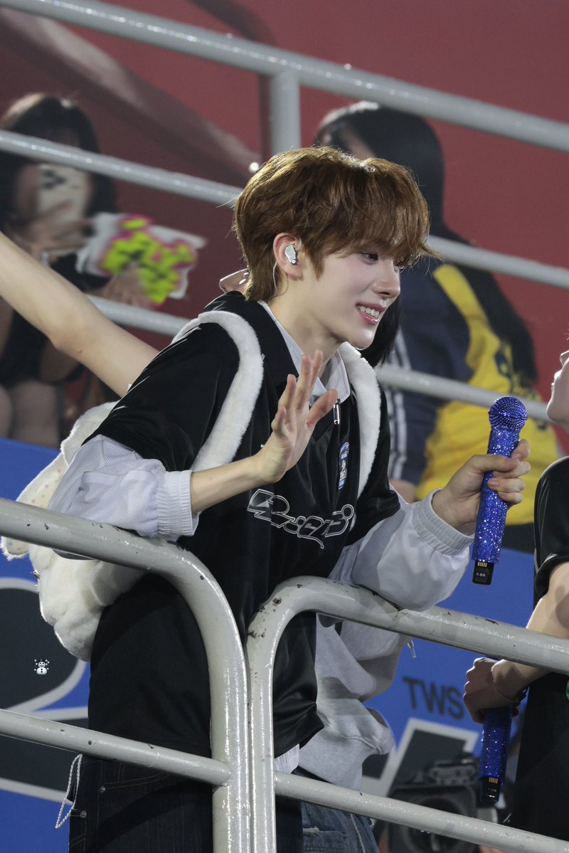 snow ⛄️ tweet media