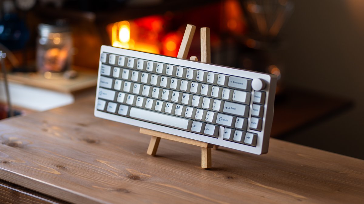 kazoo_desksetup's tweet image. EPOMAKER P65

私も愛用中のP65ですが、なんとAmazonで40％OFFセール中みたいです！

EPOMAKERさんのキーボードは打鍵感が心地良い製品が多いですが、このP65もとっても良い感じの打鍵感。スリムなボディも魅力的⌨️

#pr #desksetup #keyboard