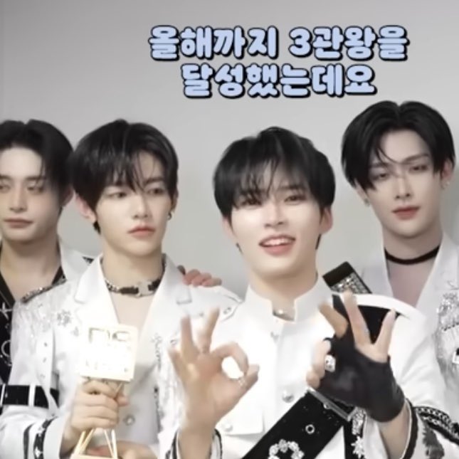 반쪽하트 tweet media