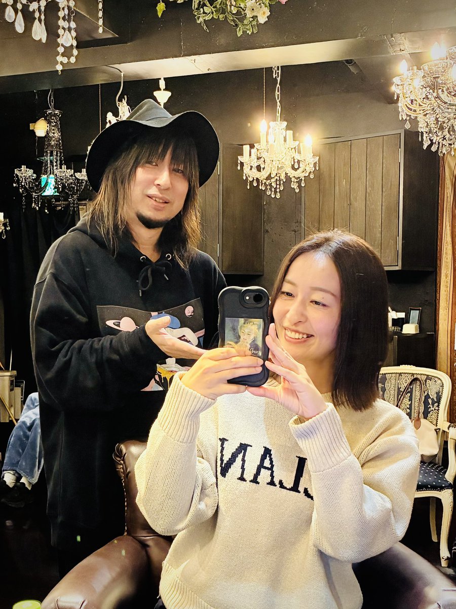 宣材撮影の前に、志木駅の美容院ELVESACTでカットカラーしてもらいました☺️
もう出会って10年以上になるオーナー沖浜さん、当時からまったくビジュアル変わってないのすごい！15周年、おめでとうございます！✨