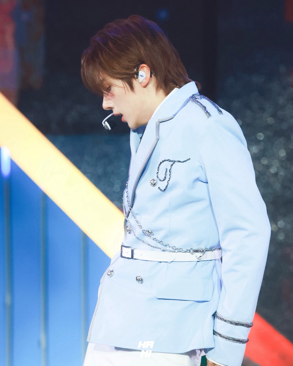 칠이 tweet media
