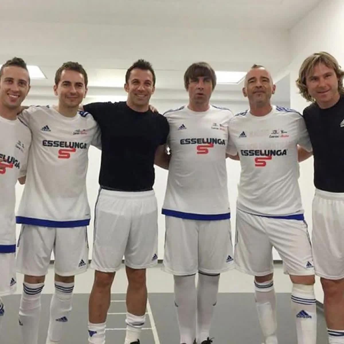 Adele V🦢 tweet media