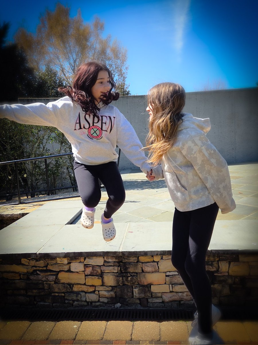 bookwriterdm's tweet photo. Fun BFF photo shoot! 
#miniphotoshoot
#wakeforest
#portraitphotography https://t.co/8SrNb3dQ4u