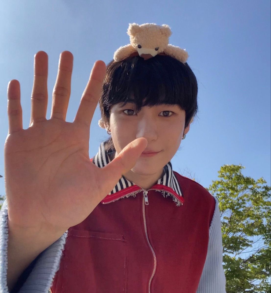 iEatO_onie's tweet photo. ANTON… LITTLE POT LID ANTONIIII 😭😭😭😭😭😭😭😭 i’m just like that tiny bear headband on top of his head hugging him 😭😭😭😭😭😭😭😭😭💔💔💔💔💔💔😭😭😭😭😭💔💔💔💔😭💔💔💔😭💔😭💔😭💔 https://t.co/E2C6Ns6RN6