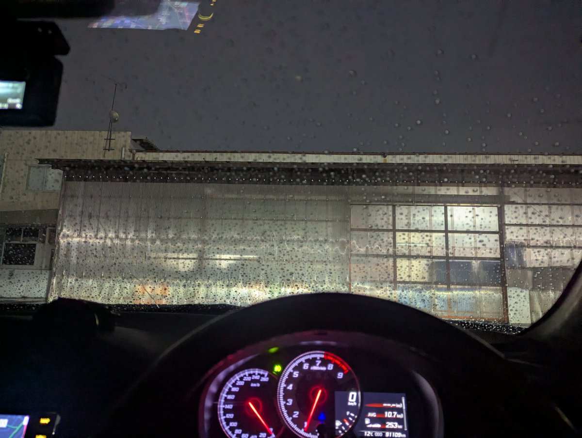 あずまる tweet media