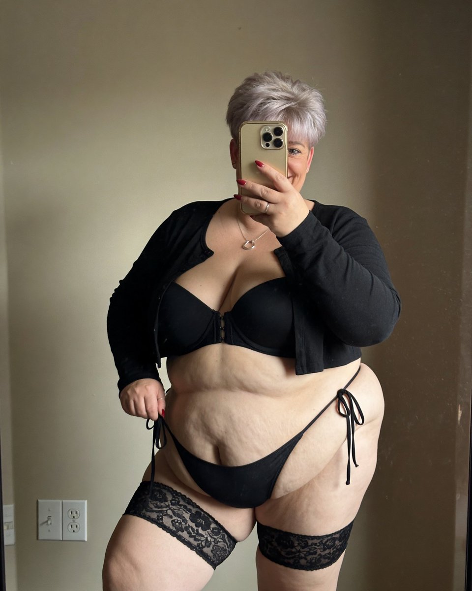 Mistresschloe tweet media