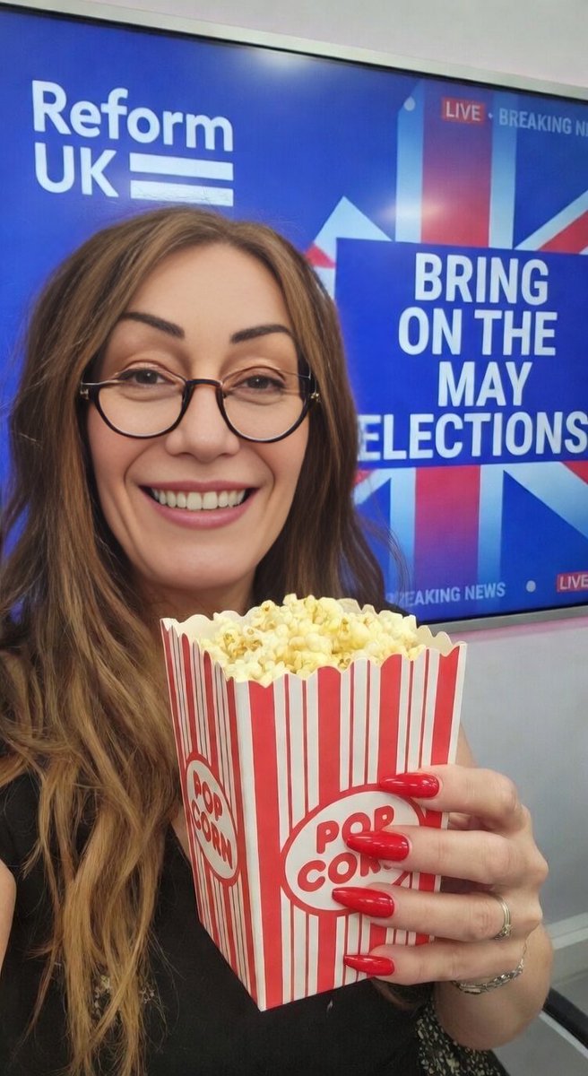 Far-Right-Floozy tweet media