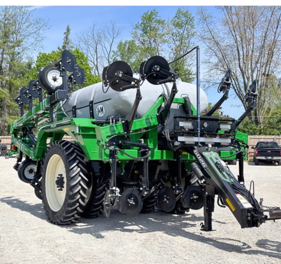 performanceagin's tweet photo. 🚨 NEW for 2026: J&amp;M 6026 Nitrogen Applicator 🚨  
Precision, durability &amp; crop protection.

✔ 14’ hitch-to-axle for tight tracking  
✔ 55’–62’ widths, multiple row spacings  
✔ Heavy-duty toolbar &amp; greaseless bushings  

 https://t.co/rF78A3SwXt | 765-325-5580 https://t.co/U0VcA2QYe8