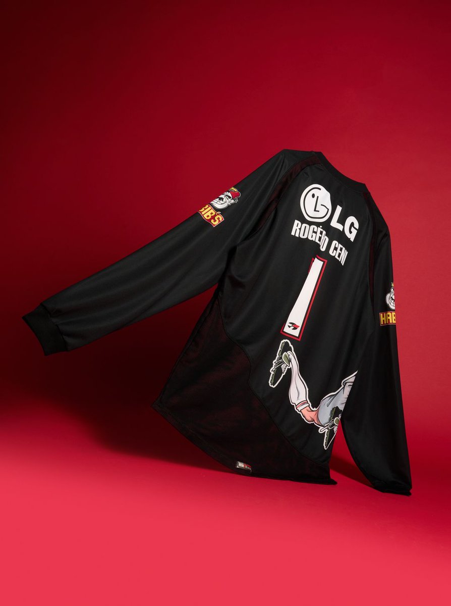 Classic Football Shirts tweet media